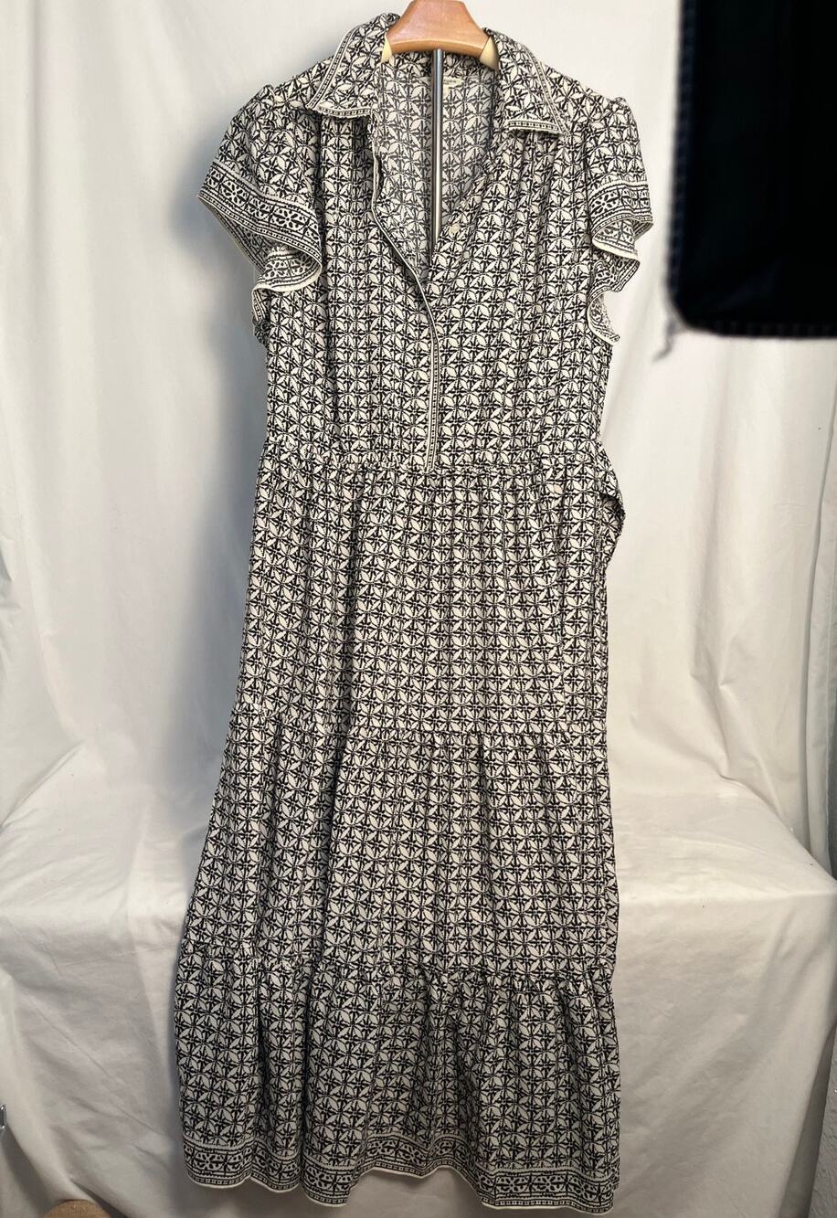 Adorable Max Studio Black White Printed Tie Waist Midi Dress Large